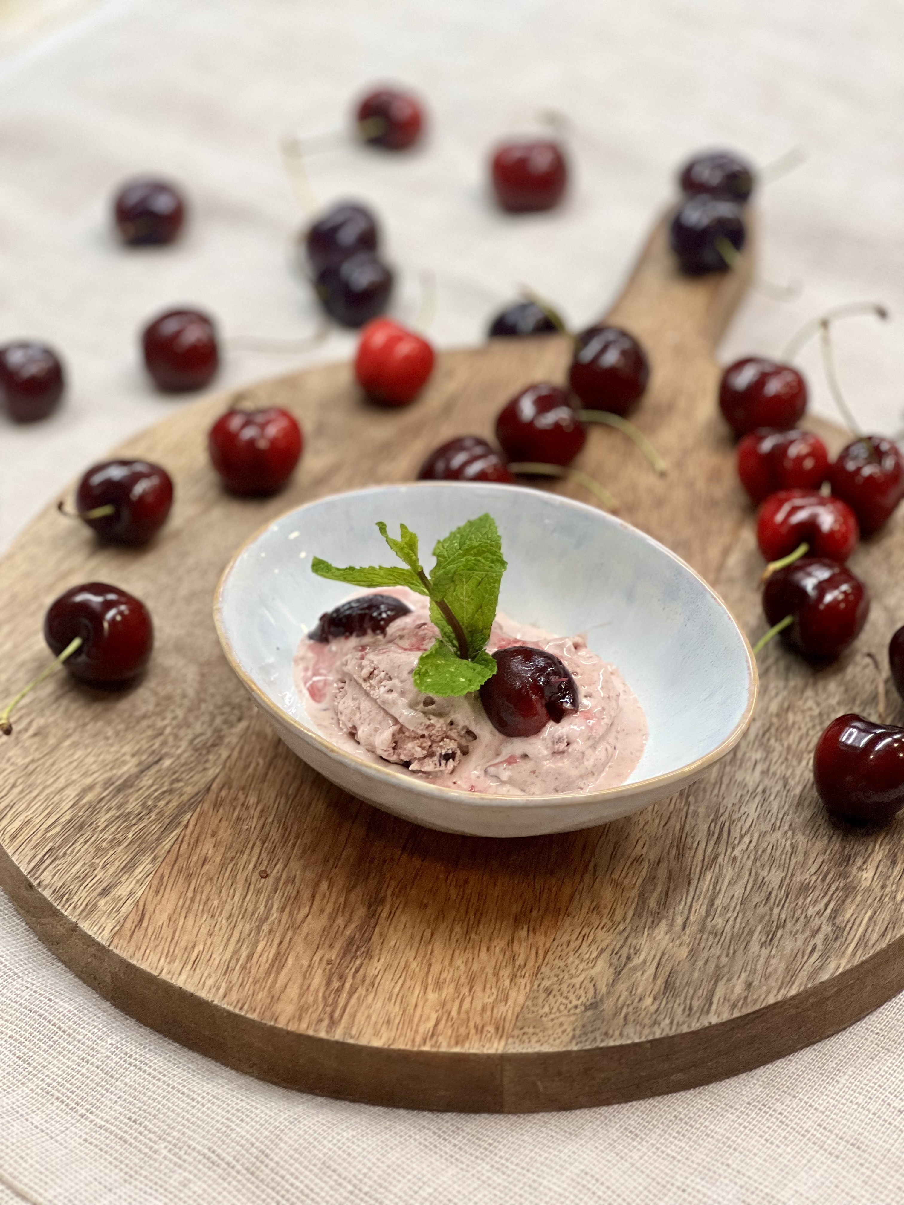 Gelado de cereja com hortelã