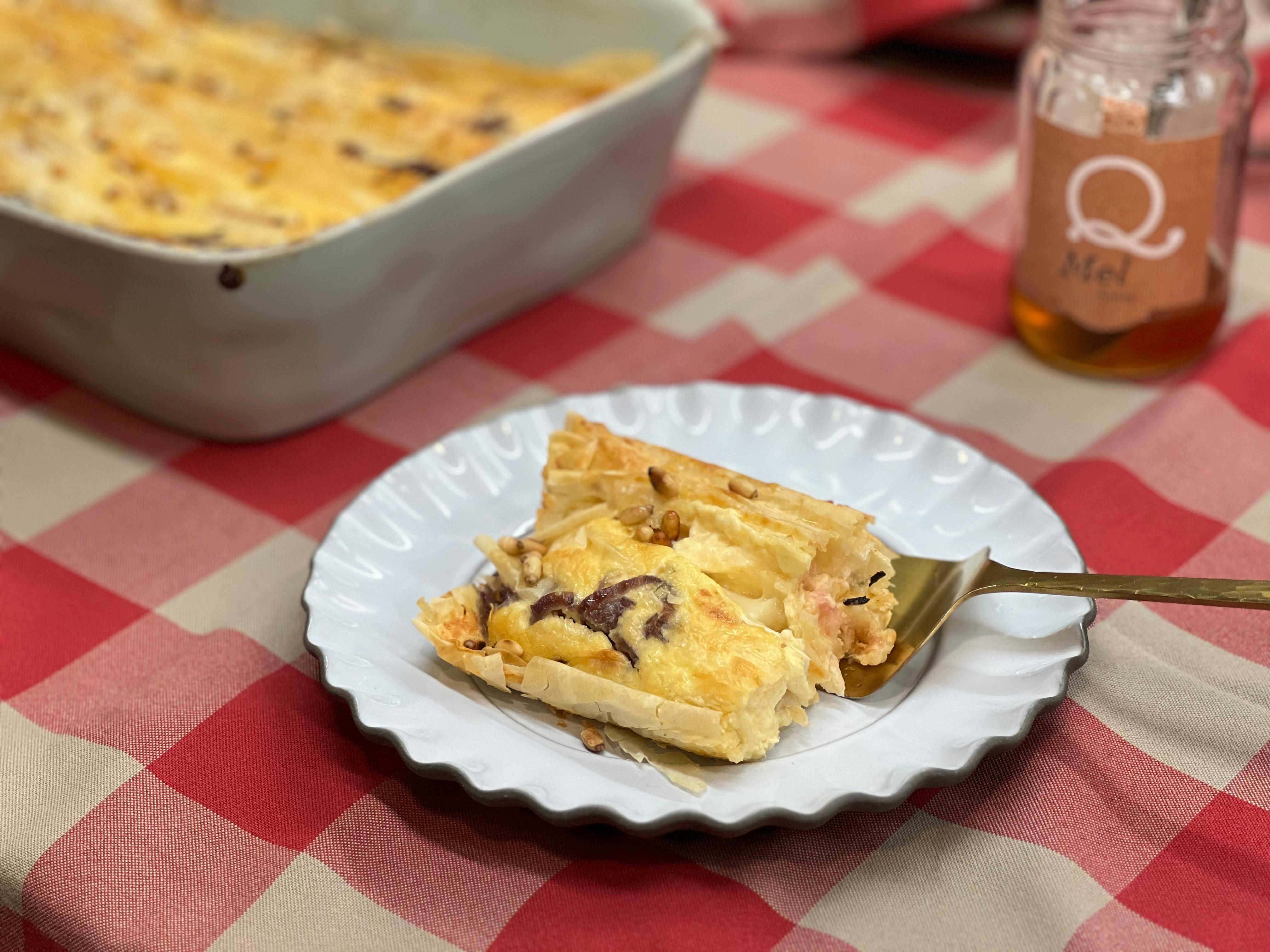 Tarte de massa filo com pera, presunto e queijo