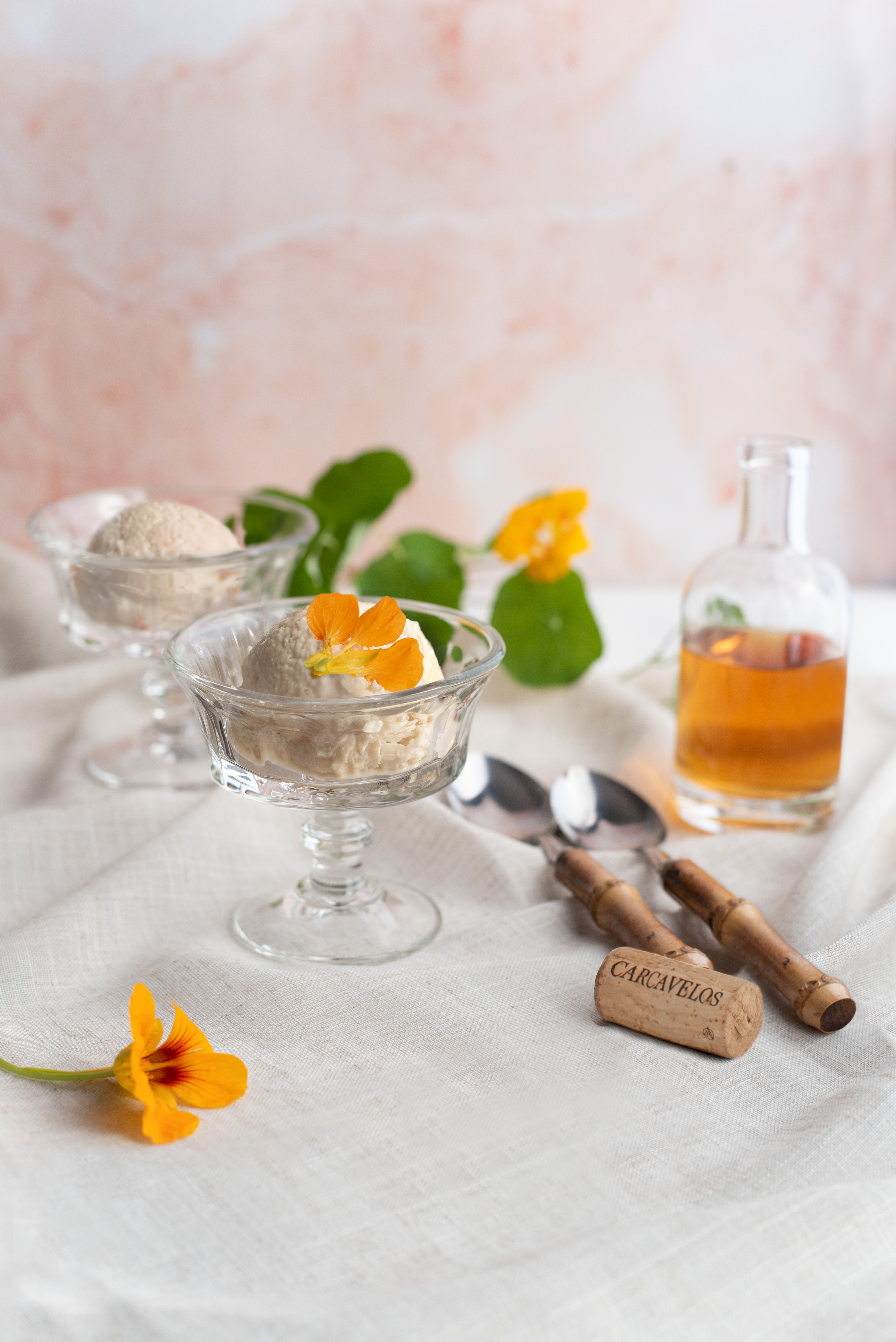 Gelado de flores de capuchinhas e vinho de carcavelos