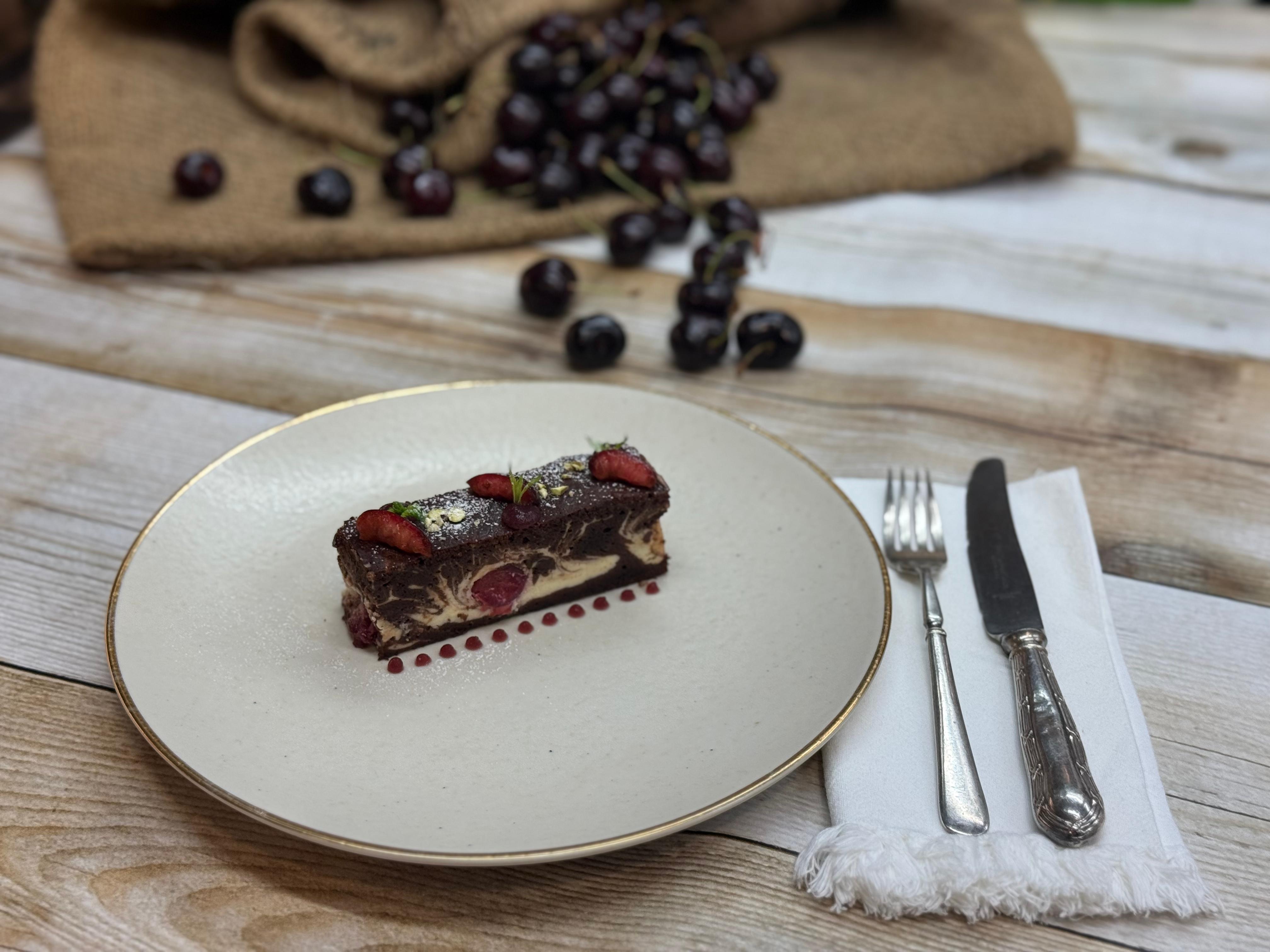 Brownie de Cheesecake e Cereja do Fundão