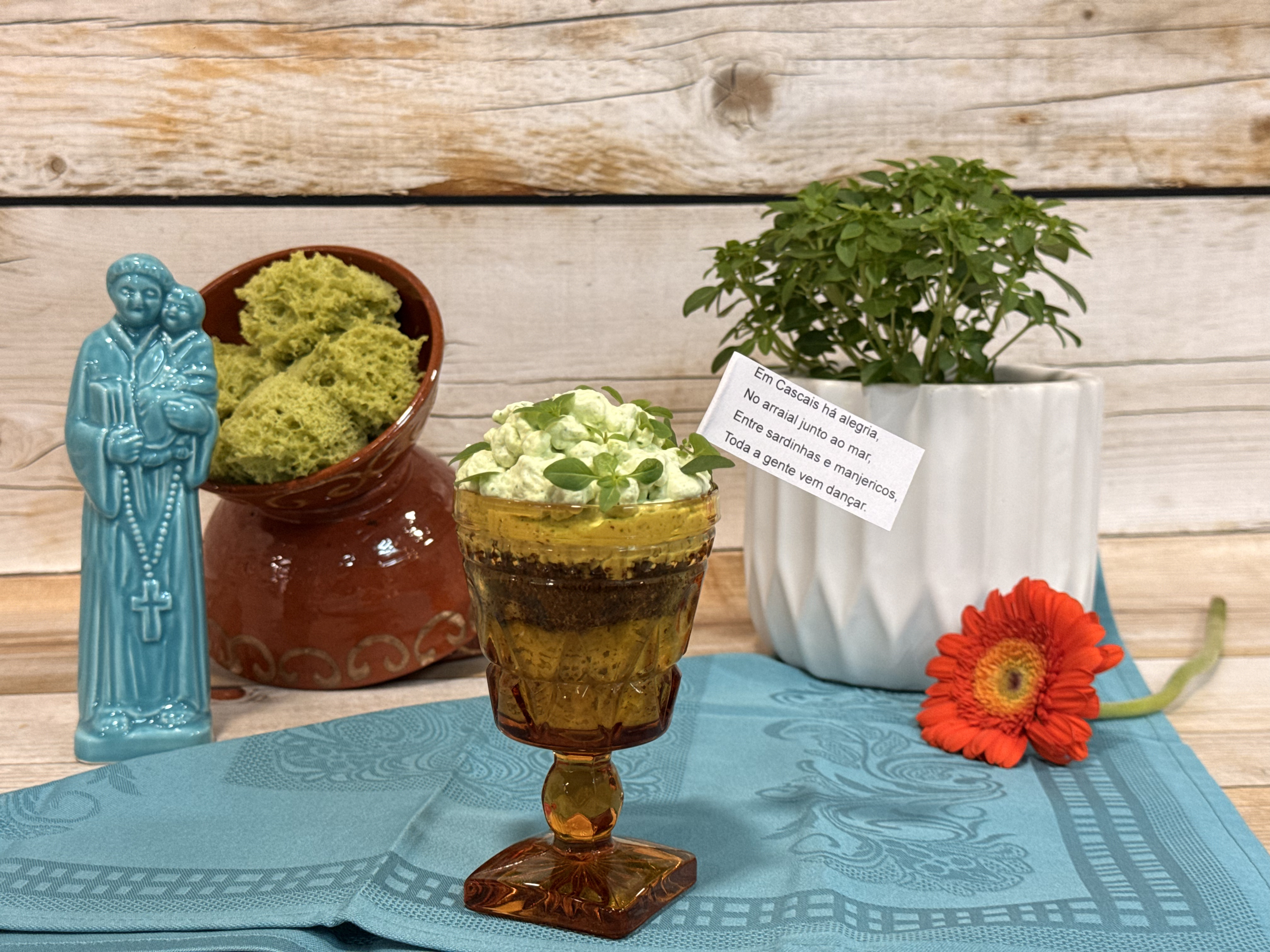 Sponge cake de Manjerico com chantilly verde  