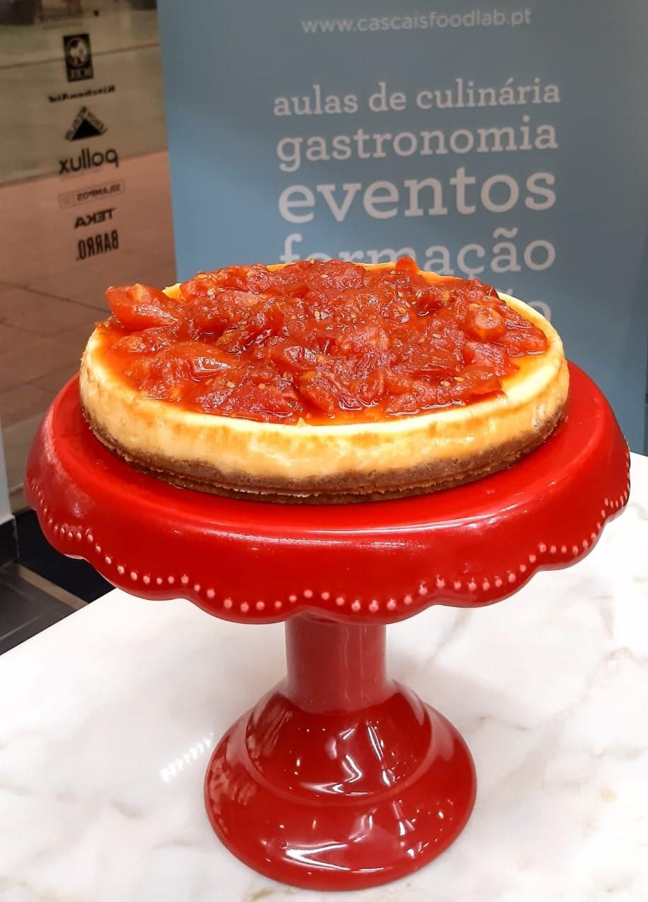Cheesecake com coulis de tomate