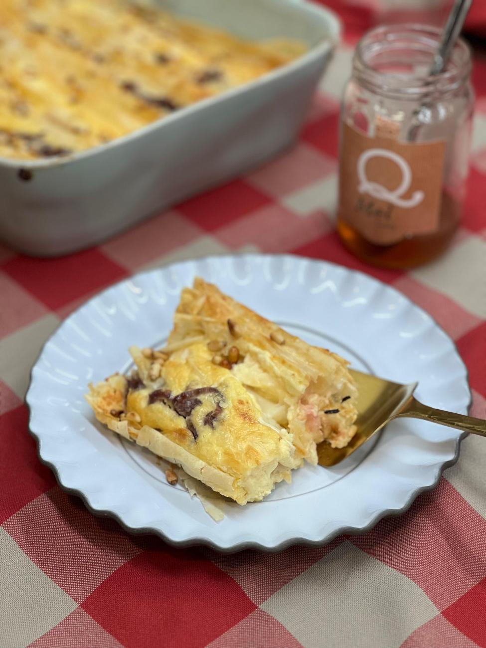 Tarte de massa filo com pera, presunto e queijo