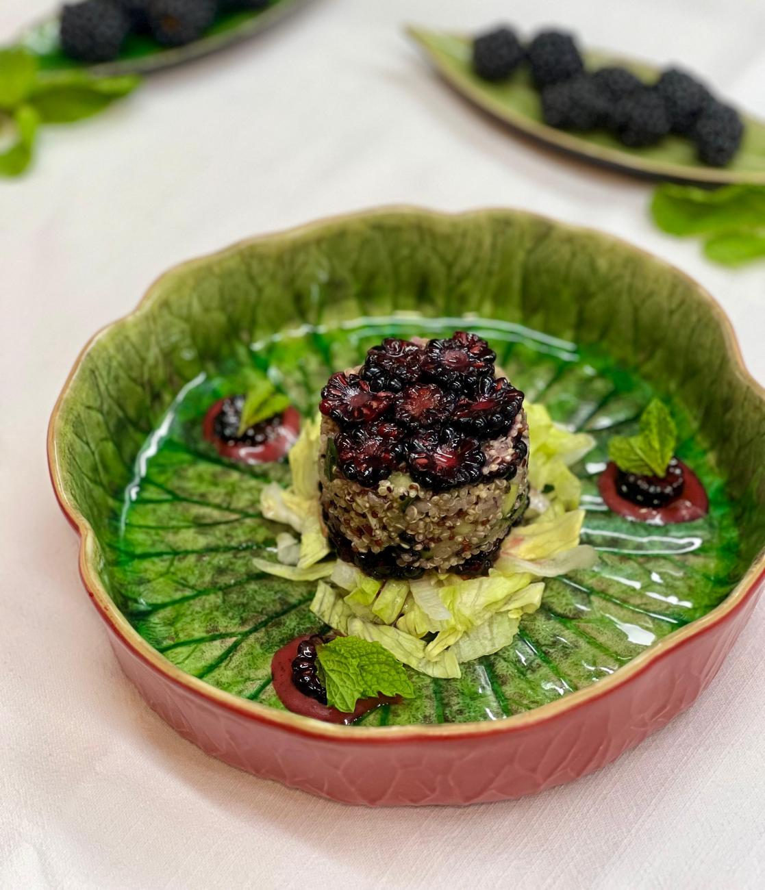 Salada de quinoa com amoras