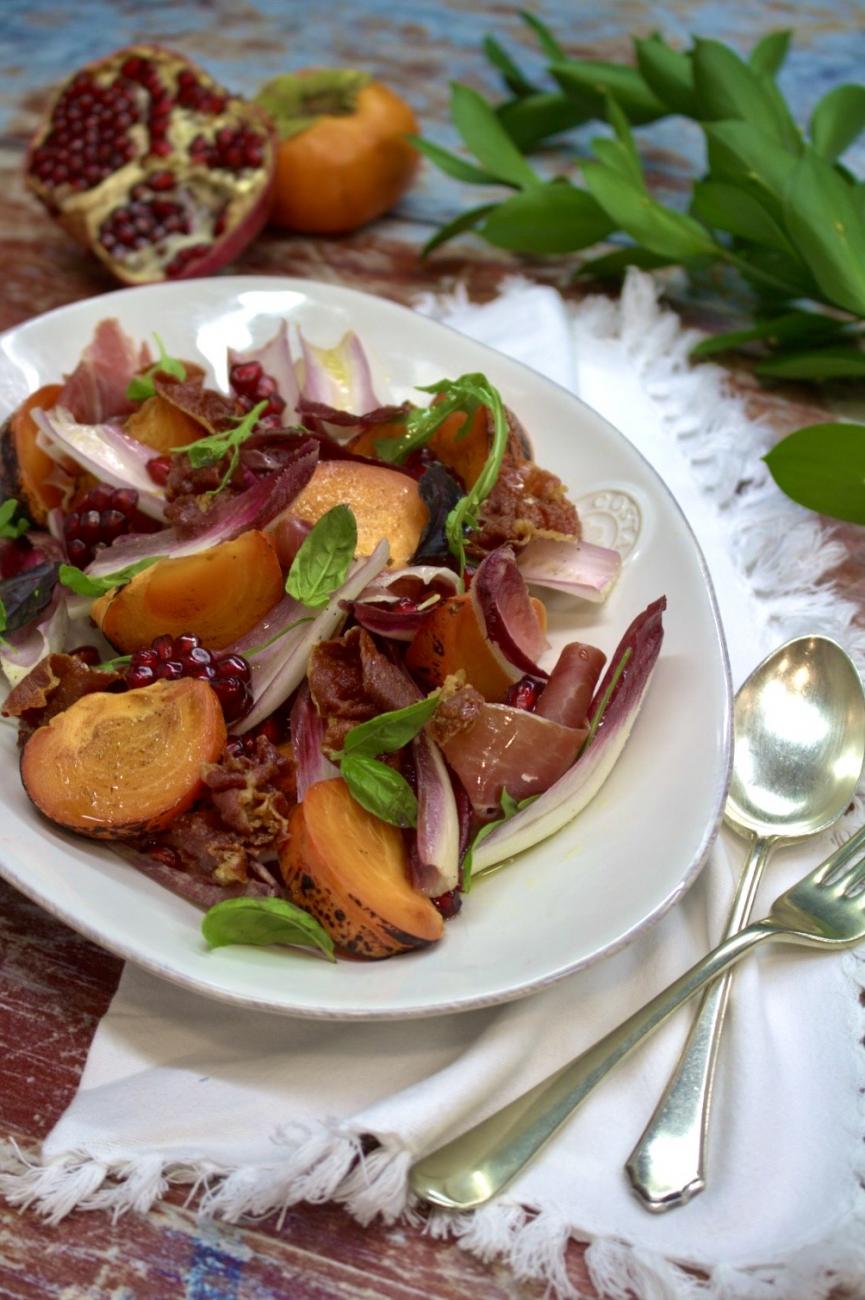 Salada de dióspiro e presunto