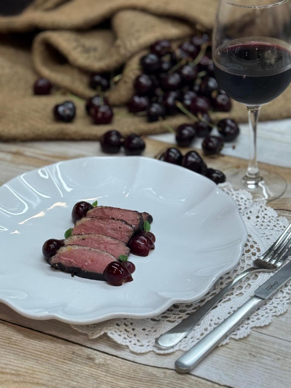 Bagos Moleculares de cereja do Fundão com magret de Pato, hortelã da ribeira e vinho do Porto