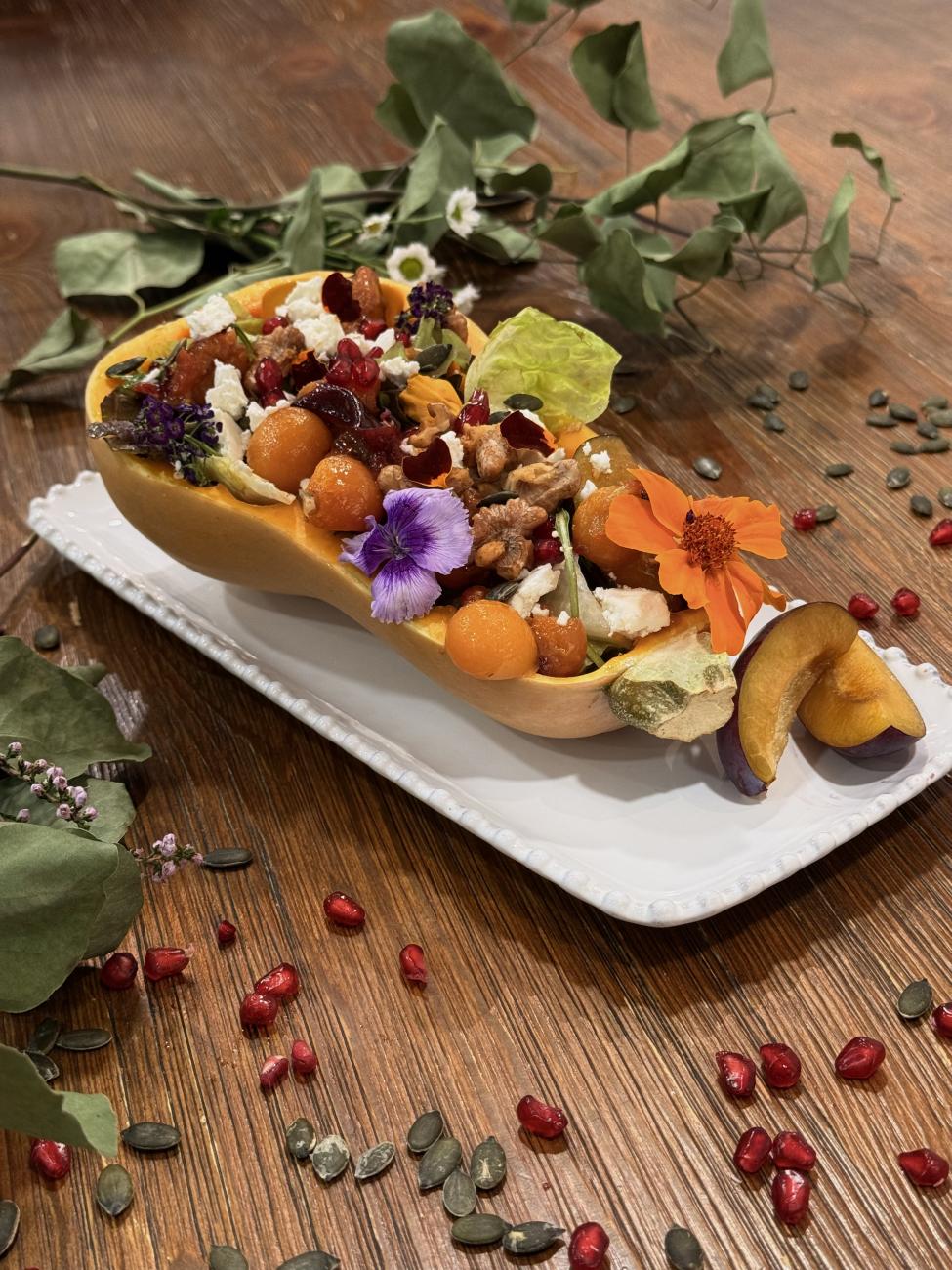 Salada de abóbora manteiga e abrunhos