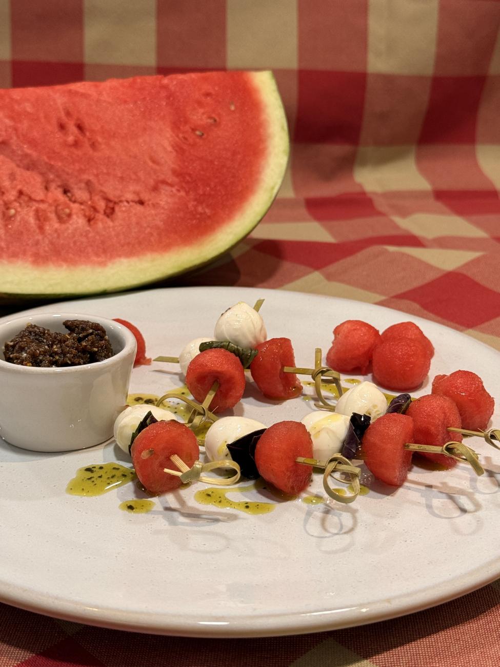 Espetadas de mini-mozarella com melancia